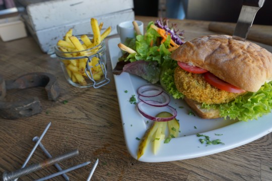 Falafelburger_Pommes.jpg