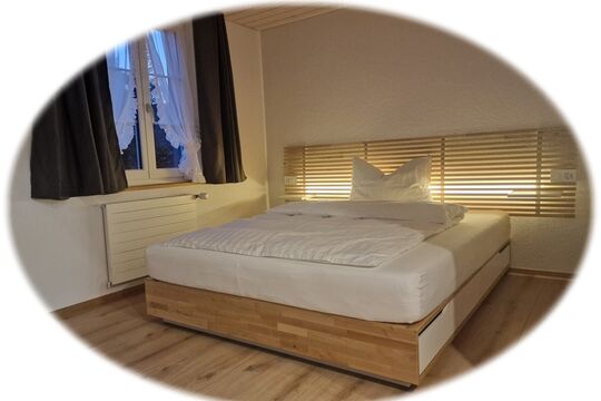 Zimmer_1_Bett.jpg