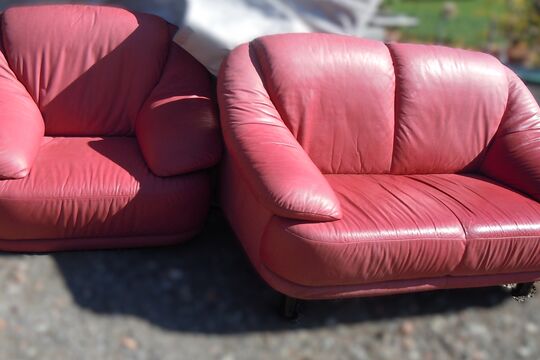 2er Sofa + Sessel rot Leder.jpg