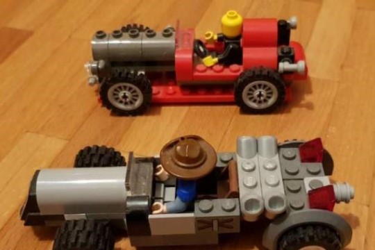 Lego 2 Rennwagen Oldtimer.jpg