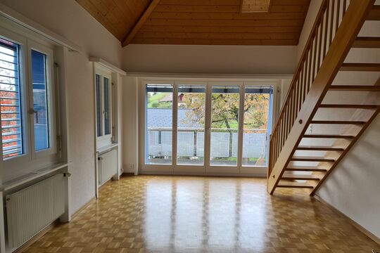 Wohnzimmer mit Treppenaufgang.jpg