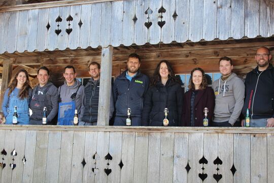 Bild F&uuml;nf Freunde organisieren eigene Bierwanderung