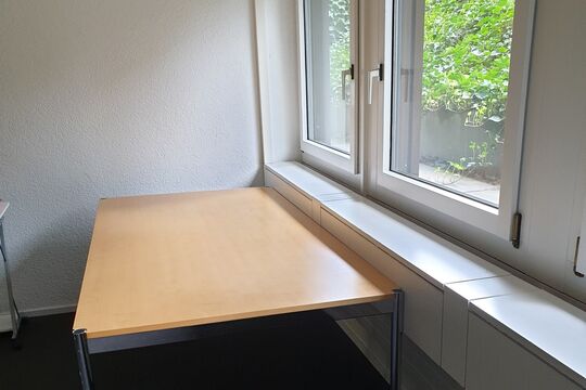 Bürotisch 2.jpg