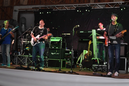 b2be512cfa251317a34430200b4e9523.jpg