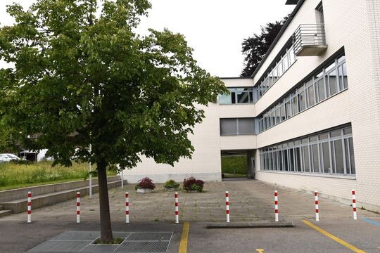 Bild Gemeindehausplatz wird gr&uuml;ner und k&uuml;hler