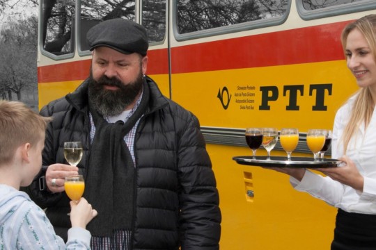 DIGI5523_Werbebild mit Mischu und Lena 2019.jpg