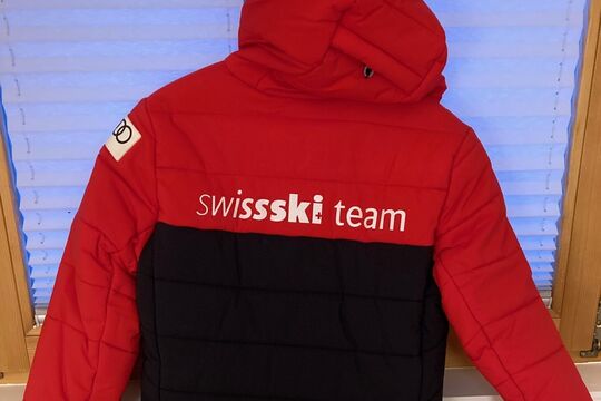 Odlo Jacke rot schwarz 1.jpg