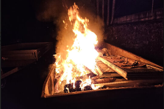 Bild Feuerwehr l&ouml;scht in den fr&uuml;hen Morgenstunden