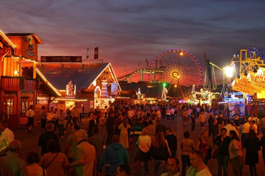 Cannstatter_Volksfest_Abend_1_Foto_Thomas_Niedermueller-1.jpg