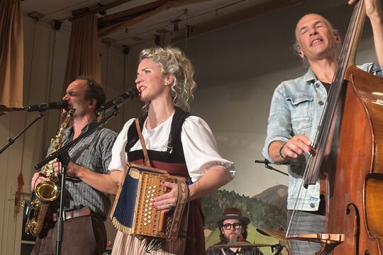 Bild CD-Taufe von Miss Helvetia im R&ouml;ssli Heistrich
