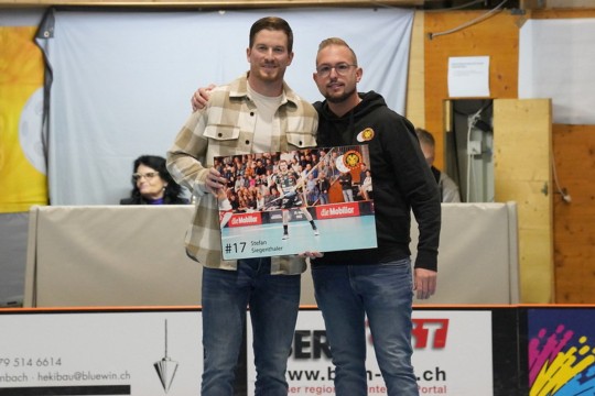 2023-12-02_Tigers-Zug_Ehrung-Stibe.jpg