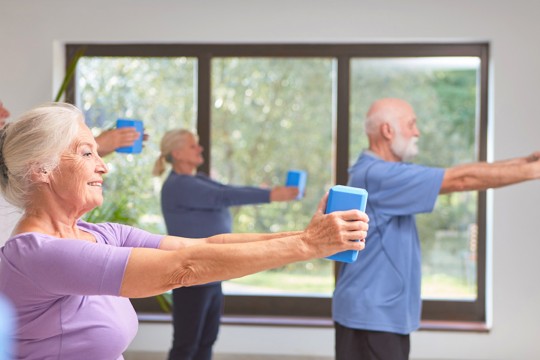 Yoga-Glueck_Senioren_web.jpg