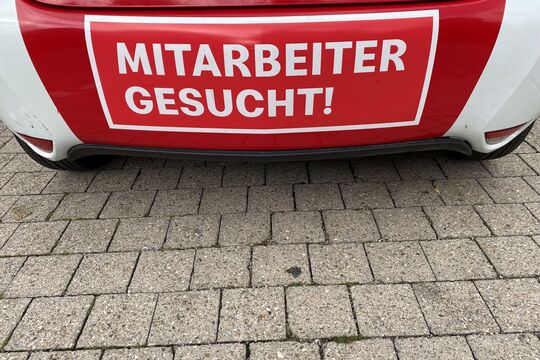 838843_fachkraftemangel-mitarbeiter-gesucht-foto-alexander-hauk_worddonator_pixelio.jpg