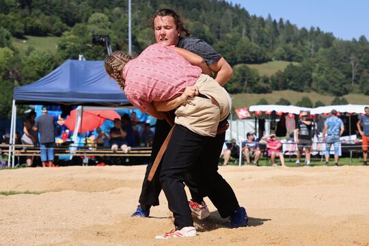 Aktive Schlussgang - Gäumann Jasmin (rechts) gegen Linggi Eveline