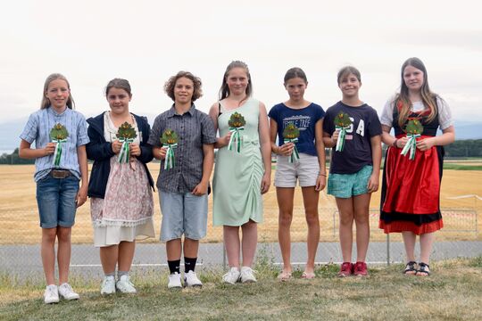 Meitli 2 Zweige (v.l.)- Hodel Vanessa (Rang 5), Schlüchter Vera (2b), Amstutz Silja (2a), Künzi NIna (Siegerin), Berdoz Agathe (3), Burri Nicole (4), Charbonnet Sydney (6)