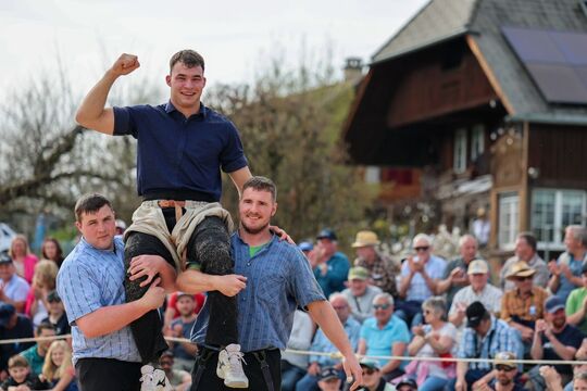 Bild 139 schwingen, einer gewinnt, einer h&ouml;rt auf