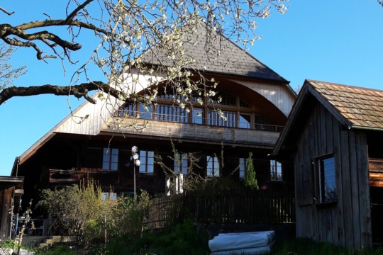 Zu Vermieten Einzigartige Grosse 4 5 Zimmer Dachwohnung In Bauernhaus 280 M2 Mit Galerie In Trimstein