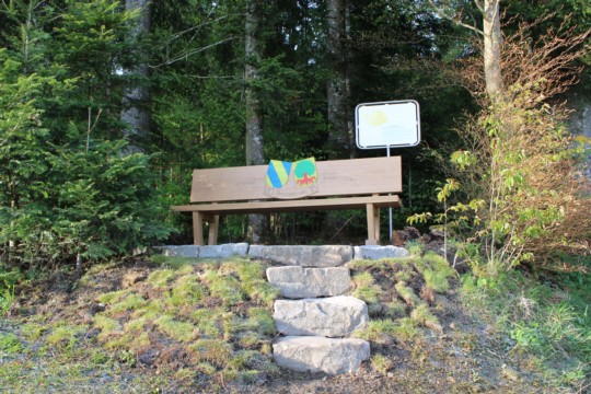 Fusionsbank und Gedenktafel