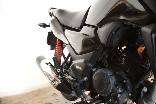 Honda CBF125F 02.jpg