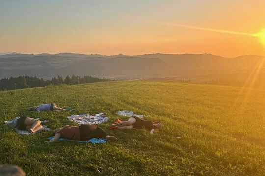 kraftabend_ballenbuehl_yinyoga_gruppe_quer.jpg